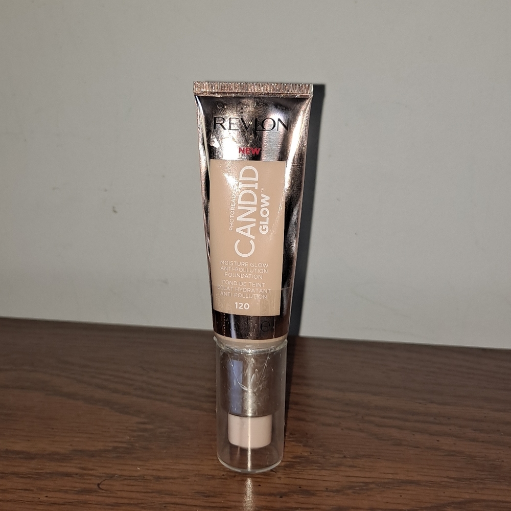 Revlon Moisture Glow foundation in 120 (buff)